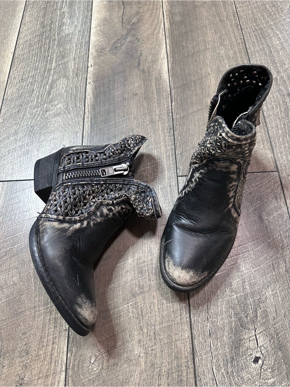 Circle G by Corral Distressed Leather Ankle Booties